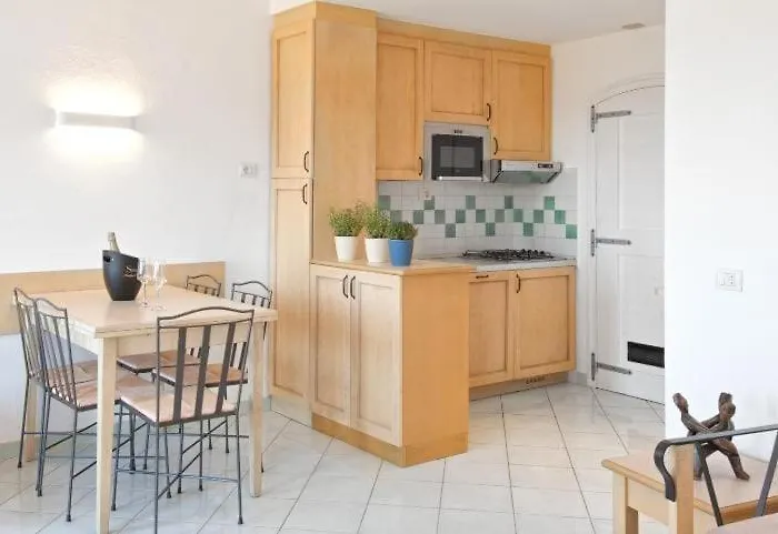 Calarossa Bay Изола-Росса